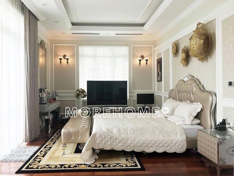 Morehome lựa chọn giấy dán tường để decor khu vực tường ngay phía sau vách đầu giường
